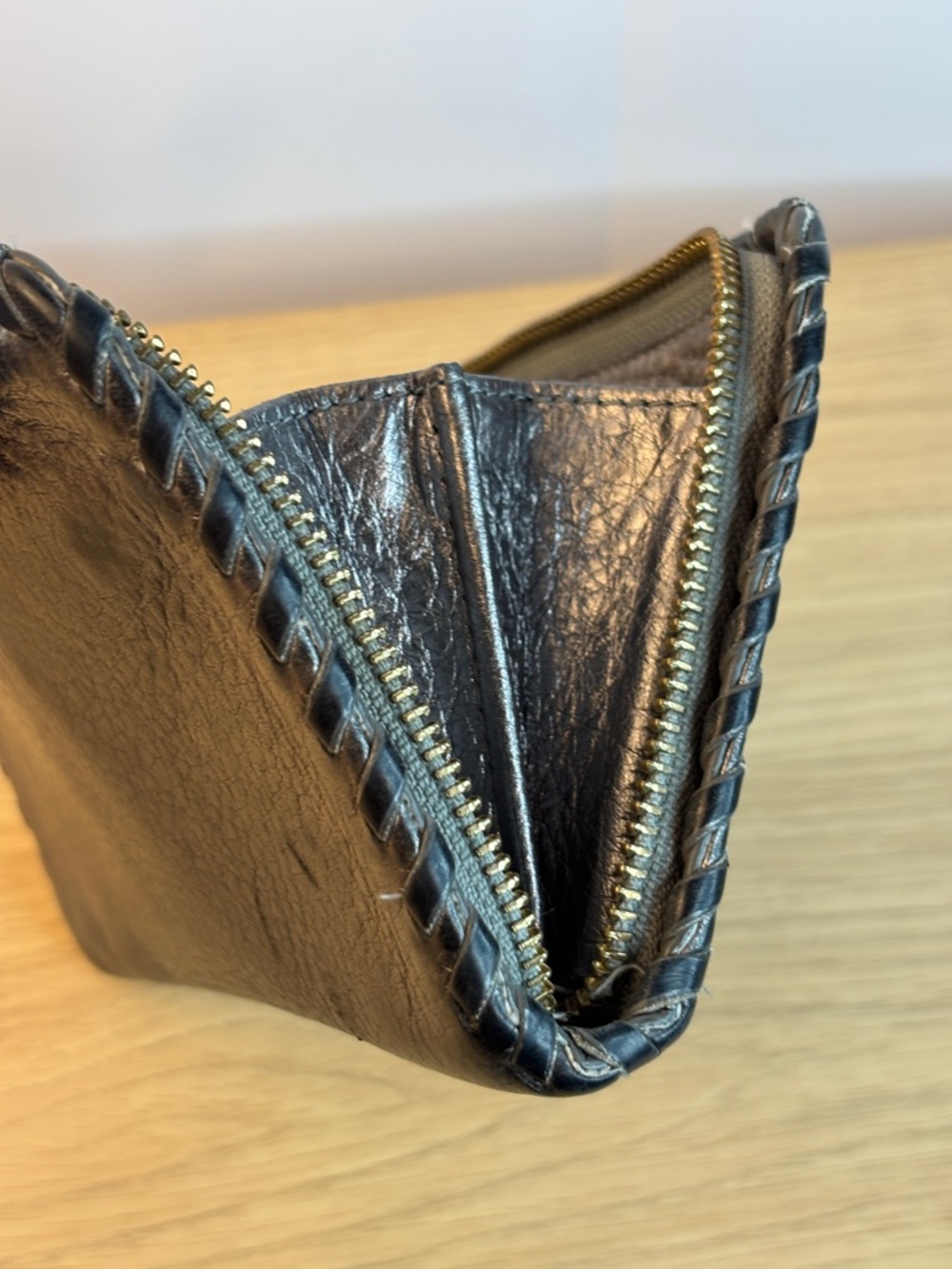 Tory Burch Chelsea Black/Gray Pebbled Leather Zip-Around Wallet Whipstitch Trim - Picture 10 of 13